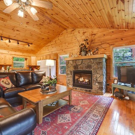 Peaceful Smoky Mountain Cabin With Deck And Fire Pit! Waynesville Εξωτερικό φωτογραφία