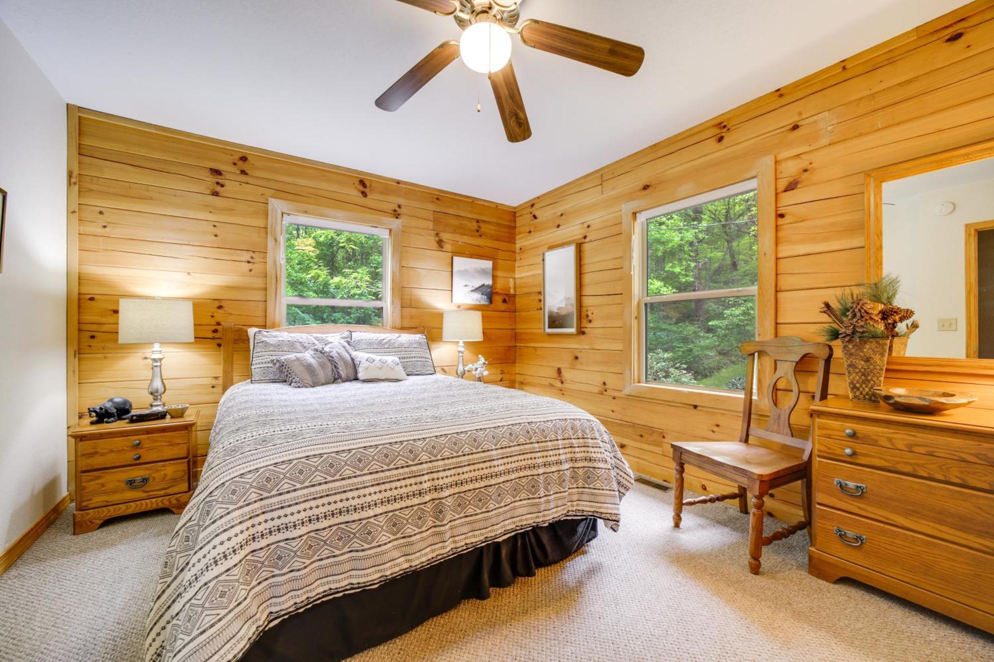 Peaceful Smoky Mountain Cabin With Deck And Fire Pit! Waynesville Εξωτερικό φωτογραφία