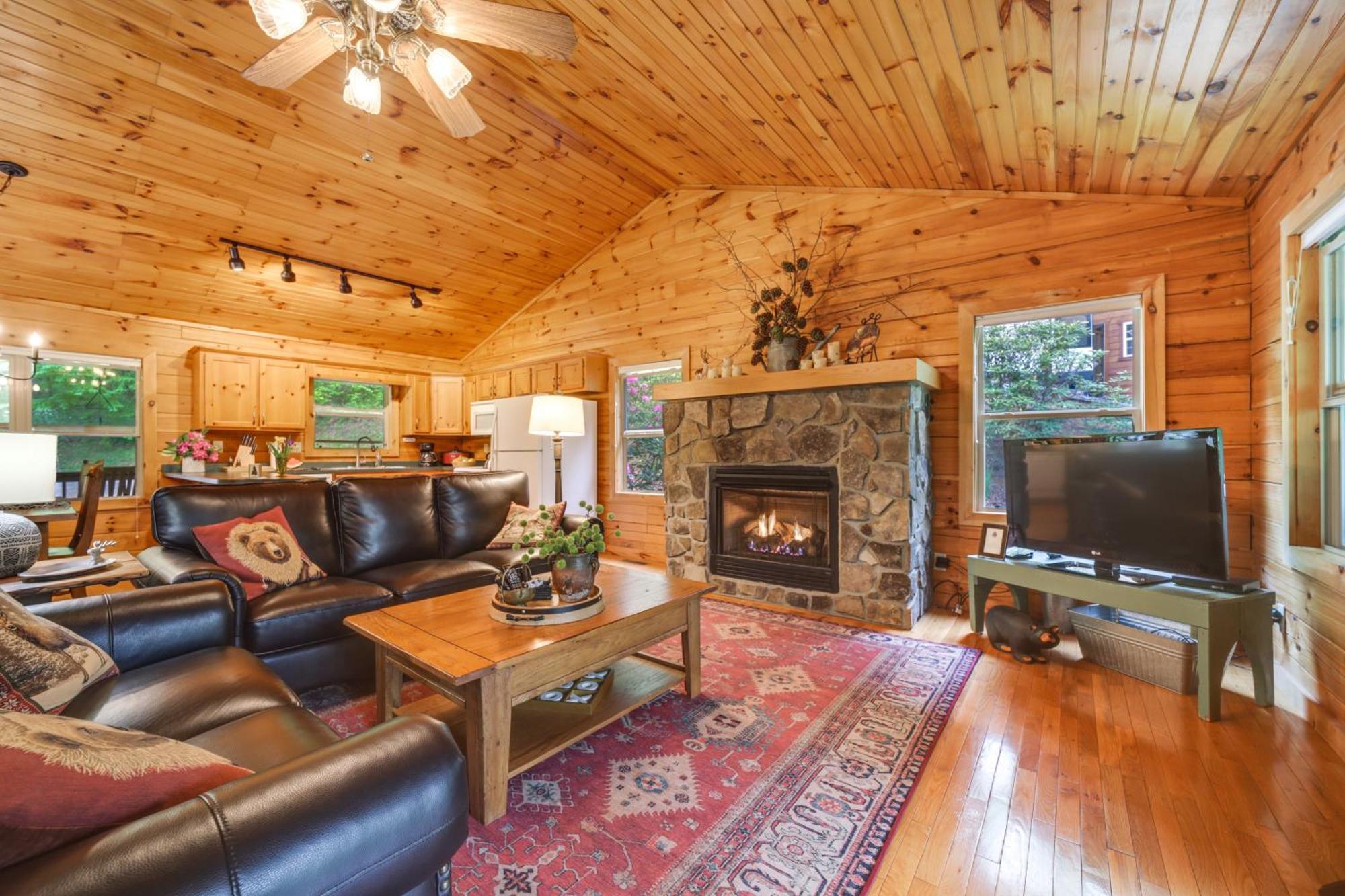 Peaceful Smoky Mountain Cabin With Deck And Fire Pit! Waynesville Εξωτερικό φωτογραφία
