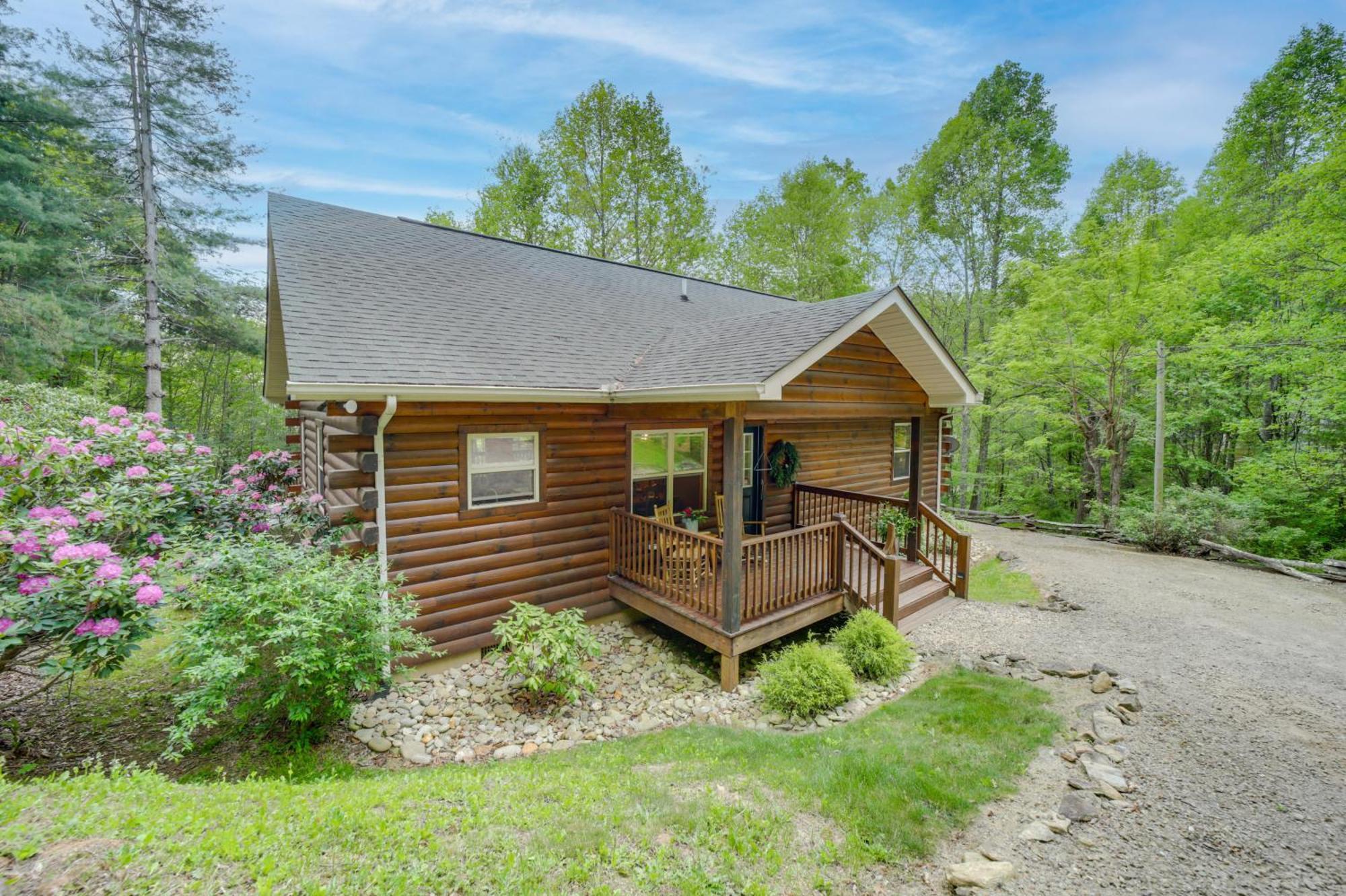 Peaceful Smoky Mountain Cabin With Deck And Fire Pit! Waynesville Εξωτερικό φωτογραφία